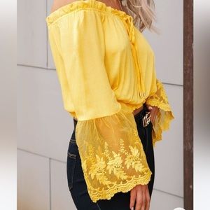 PRICELESS Lace Bell Sleeve Crop Top
Size Juniors M